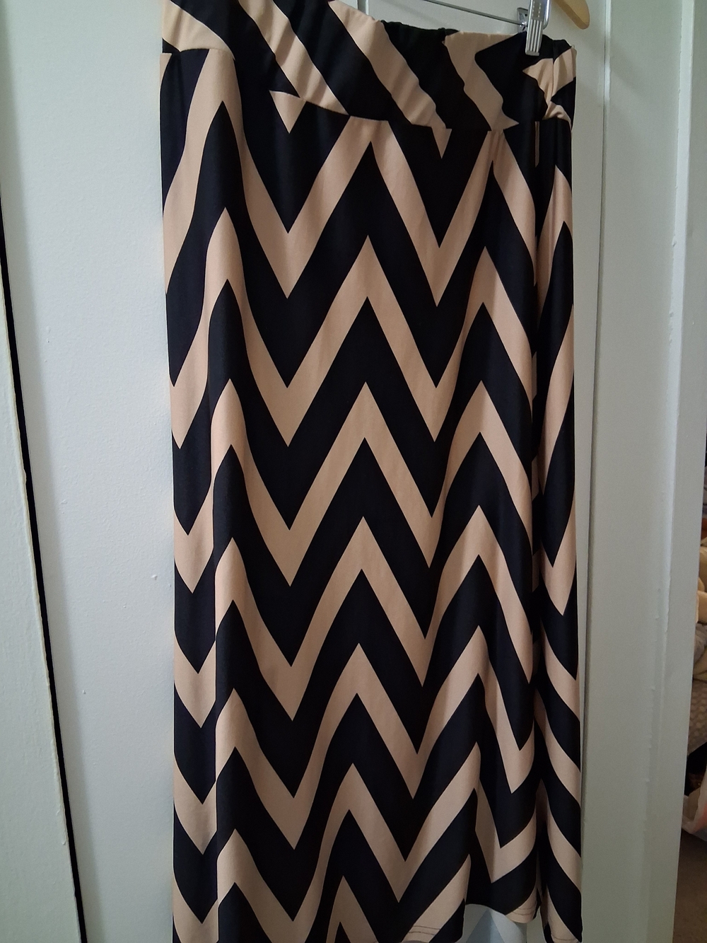 Chevron-Print Maxi Skirt in Black and Cream with Elastic Waistband